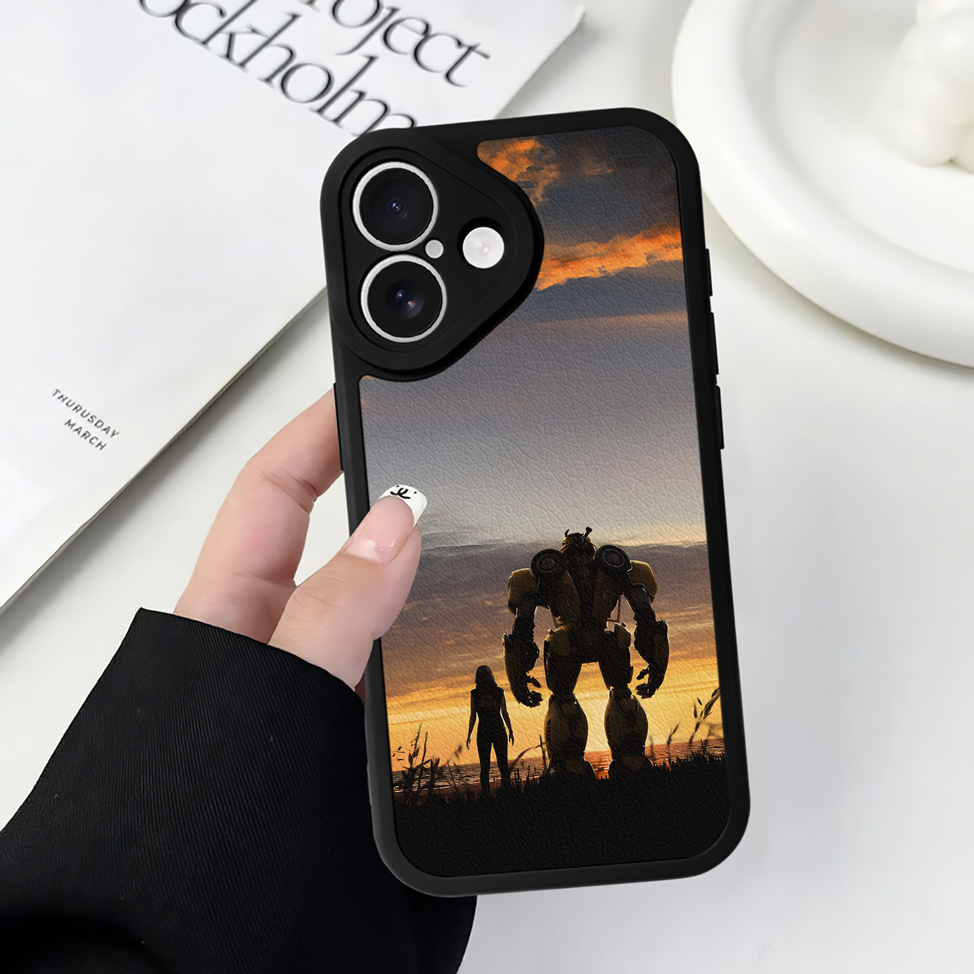 （画像用） Transformers トランスフォーマー 【iPhone 16シリーズ対応】シリコンスマホケース（レザー調） 材質：シリコン